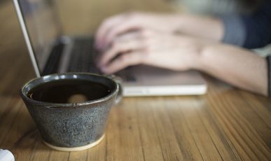 photodune-12663236-woman-working-at-laptop-in-a-coffee-shop-xs